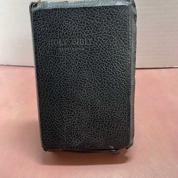 Holy Bible Illustrated King James Version World Publishing w/ Zipper Cross READ - Picture 1 of 16